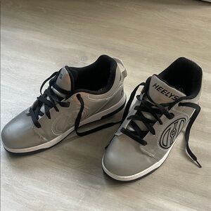 Heelys Silver and Black Low-Top Wheel Sneakers Size 10